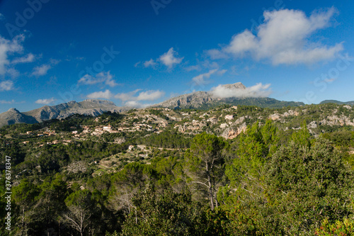 Puig de Galatzo, 1027 metros y el pueblo de Galilea, Sierra de Tramuntana, Mallorca,Islas Baleares, Spain