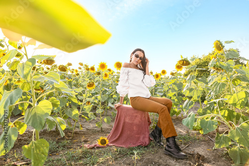 Beautiful young woman in su...