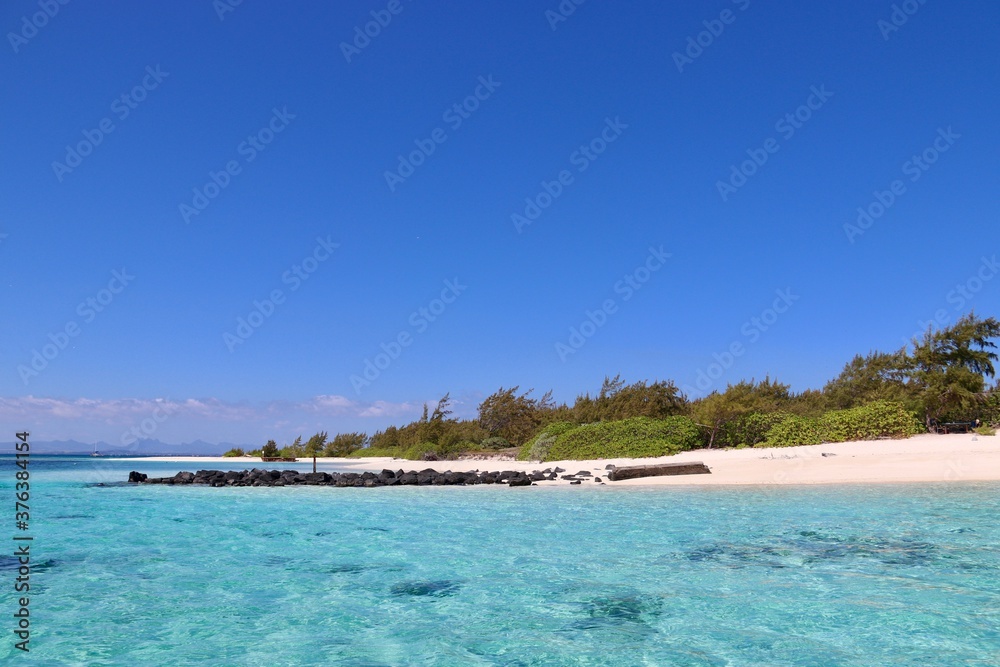 Plage de sable blanc et eaux turquoises - Ile Maurice 