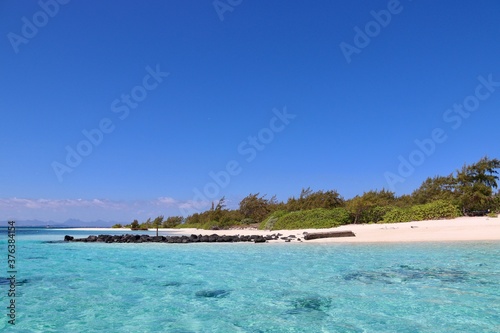 Plage de sable blanc et eaux turquoises - Ile Maurice 