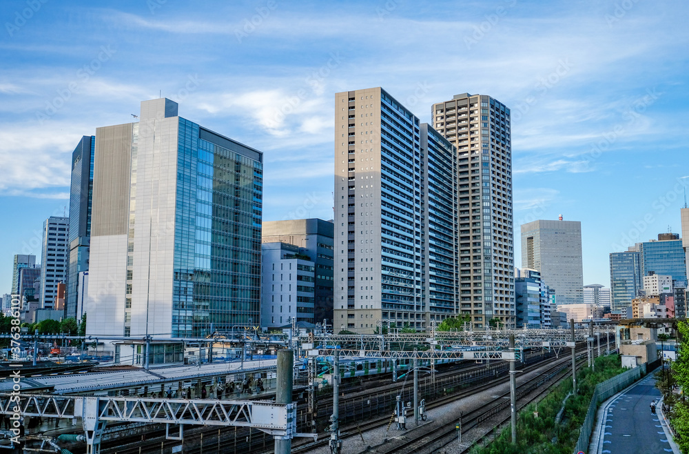 Obraz premium 【東京都】田町駅より線路と高層ビル【2020】