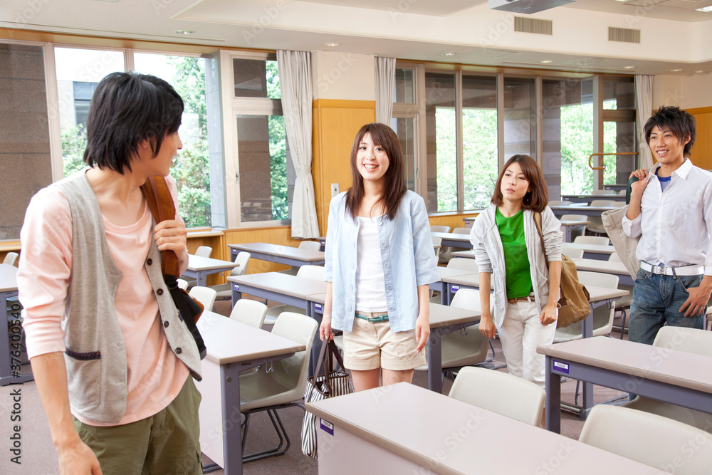 Fototapeta premium 講義終わりの大学生