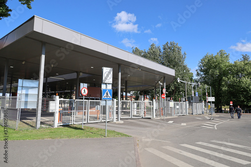 Border control between Russia and Estonia in Narva