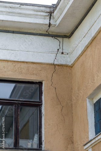 Wall Grungy with a large cement cement texture, cement large crack for the background. The main problem, the construction of the wall crack problem needs repair to rush