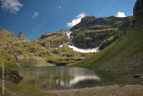 Fototapeta Naklejka Na Ścianę i Meble -  Kleiner alpiner See auf dem Pizol in der Schweiz 7.8.2020
