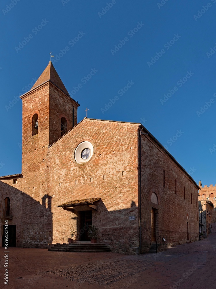 Kirche in der Altstadt von Certaldo in der Toskana in Italien 