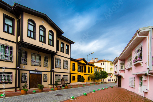 Fotografía Colorful old Ottoman Houses view in Bursa City