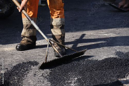Paving the road with porous asphalt for traffic noise reduction in Geneva, switzerland