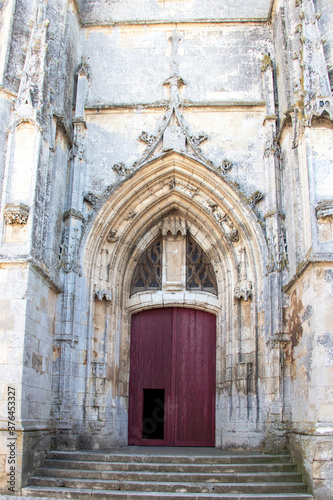 Marennes. Portail d entr  e de l   glise Saint-Pierre. Charente-Maritime. Nouvelle-Aquitaine