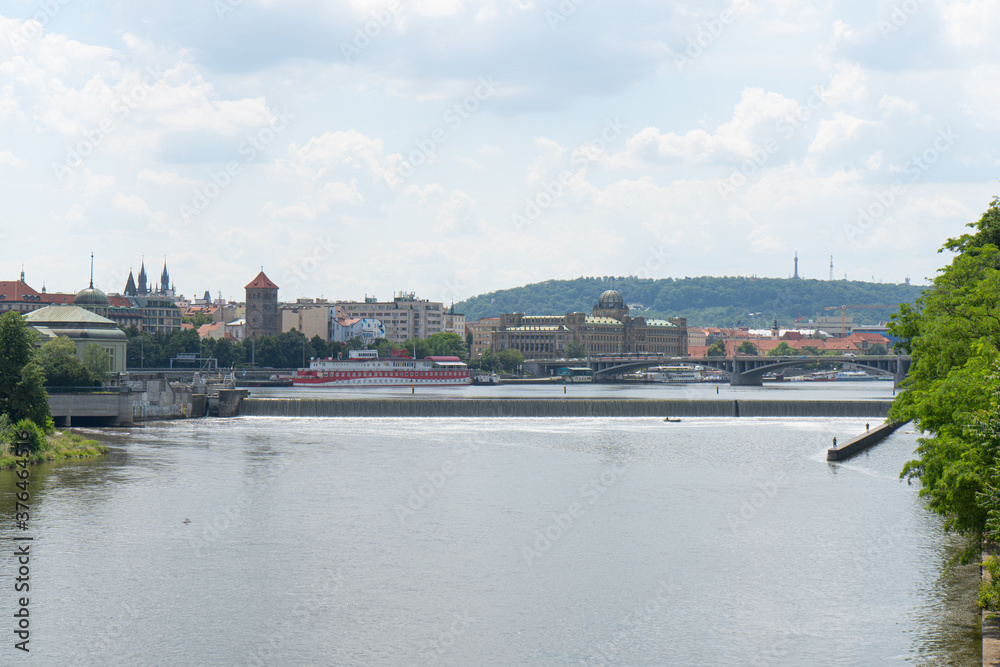 Obraz premium view of the flowing Vltava river in the center of Prague during the day