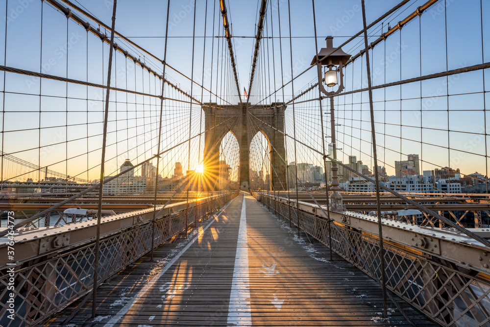 Fototapeta premium Brooklyn Bridge at sunrise, New York City, USA