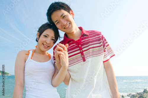 Canvastavla 海辺で手を繋ぐカップル