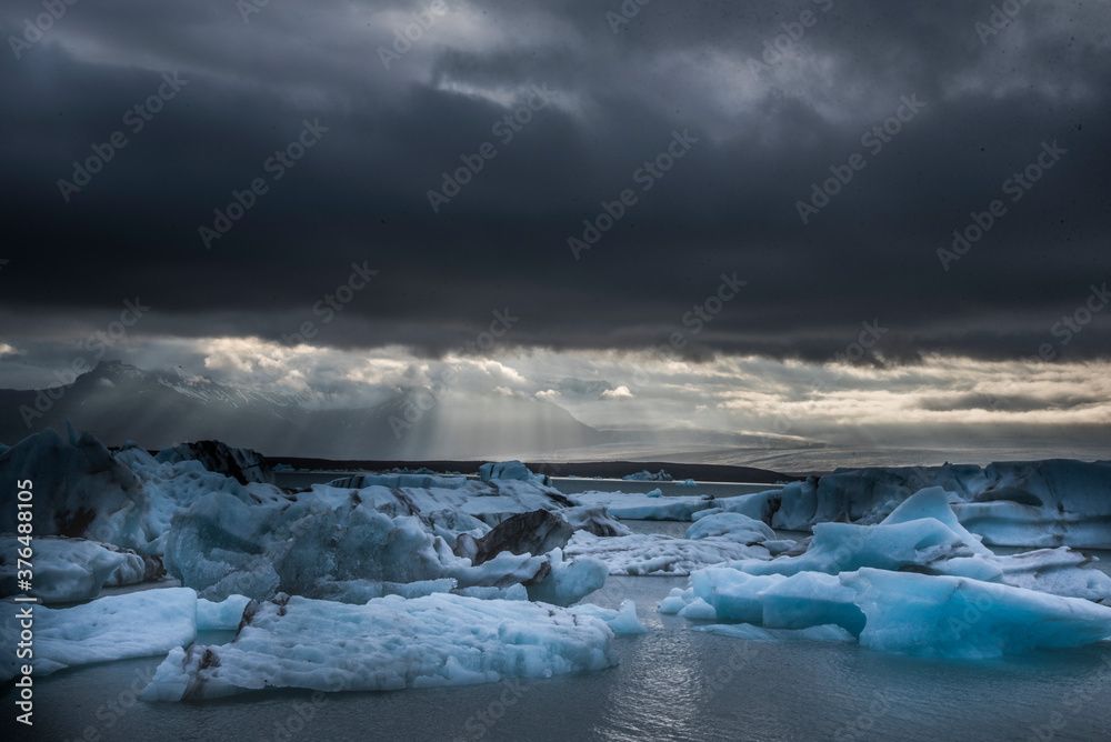 iceberg in jokulsarlon iceland