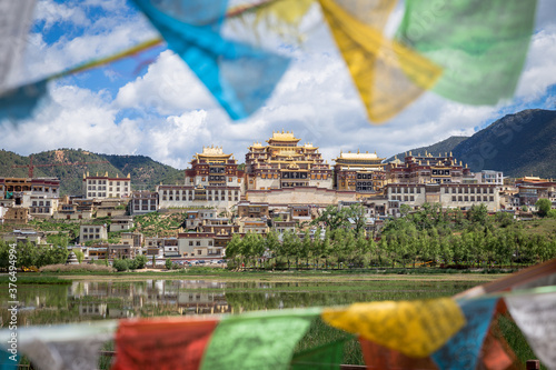 Obraz na płótnie Traditional Tibetan prayer flags in Shangri-La