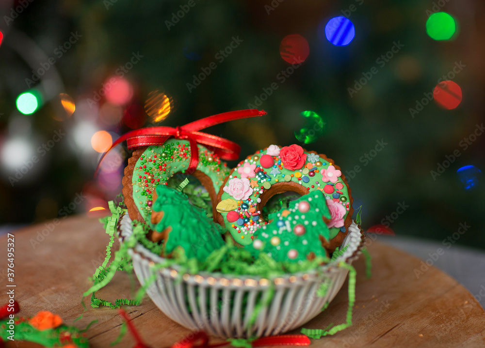 Naklejka premium Home made Christmas cookies against the Christmas lights background.