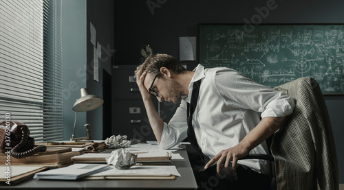 Cuadro en lienzo Brilliant mathematician sitting at desk and studying math formulas