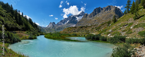 Tableau sur toile Panoramic view of the Italian Alps from the Mont Blanc massif