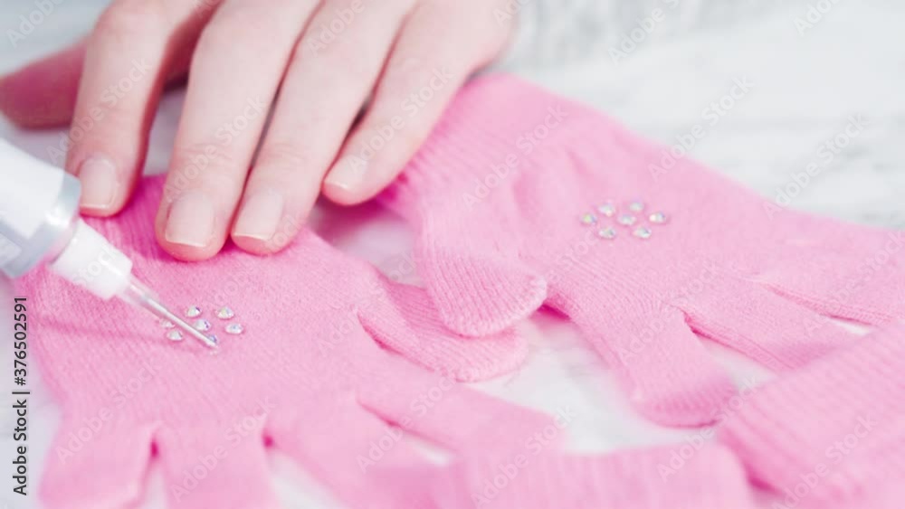 Rhinestone pink kids gloves with snowflake shapes. Rhinestone pink kids gloves with snowflake shapes.
