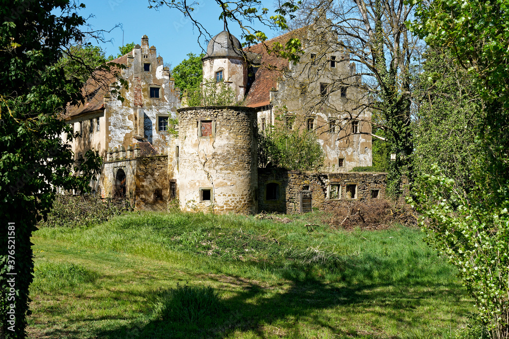 Fototapeta premium Schloss in Schwebheim, Landkreis Schweinfurt, Unterfranken, Franken, Bayern, Deutschland