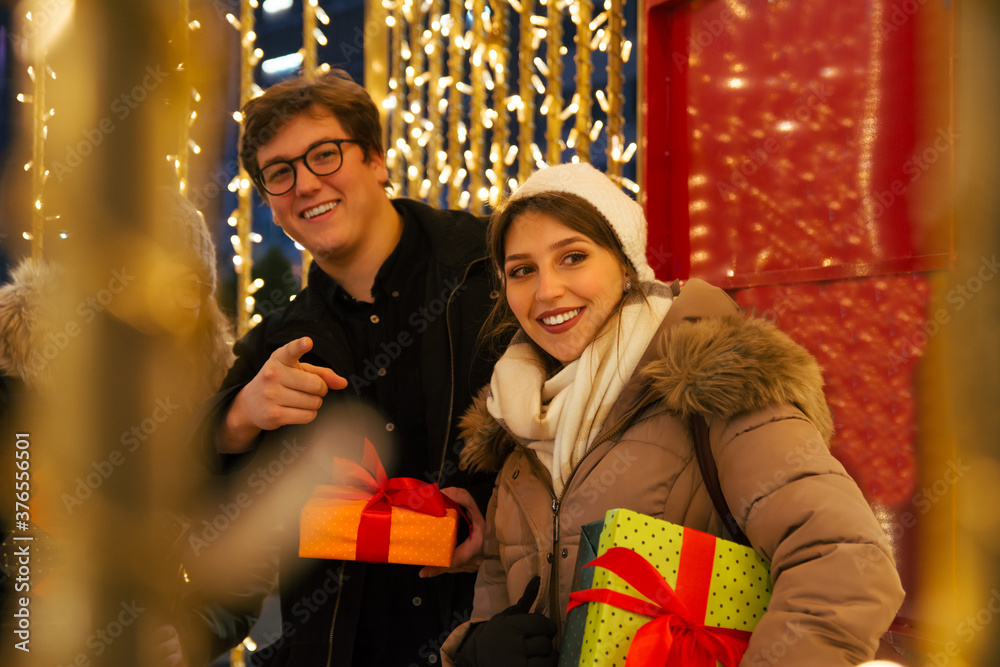 Fototapeta premium Happy couple heaving fun at a Christmas fairy