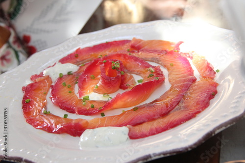 ensalada deliciosa, jitomates y verduras, fresco aperitivo para comer, comida gastronomica elegante photo