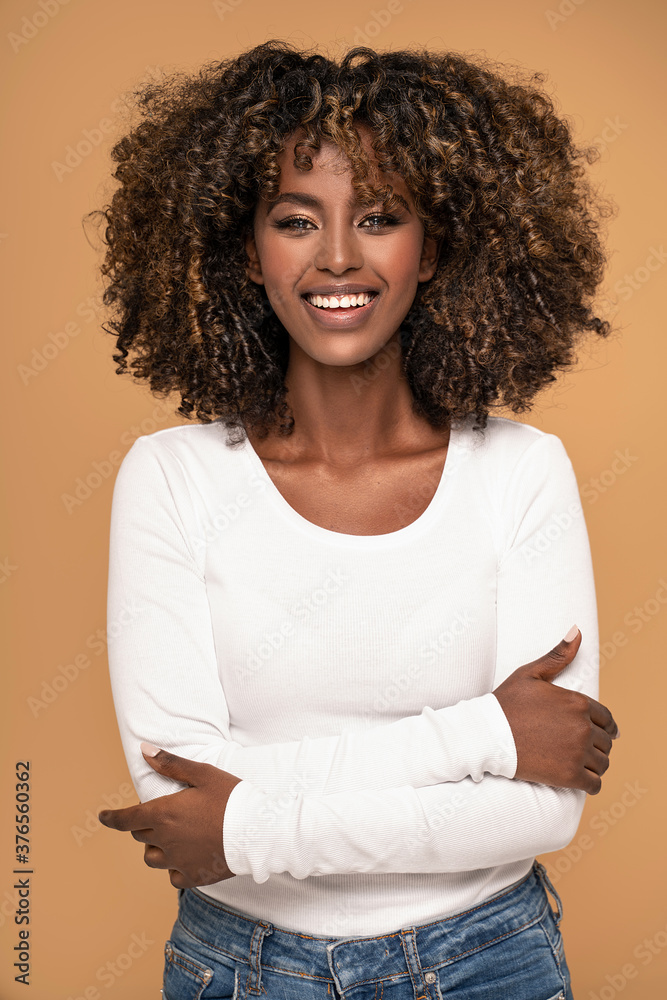 Φωτογραφία Fashionable african woman with afro hair