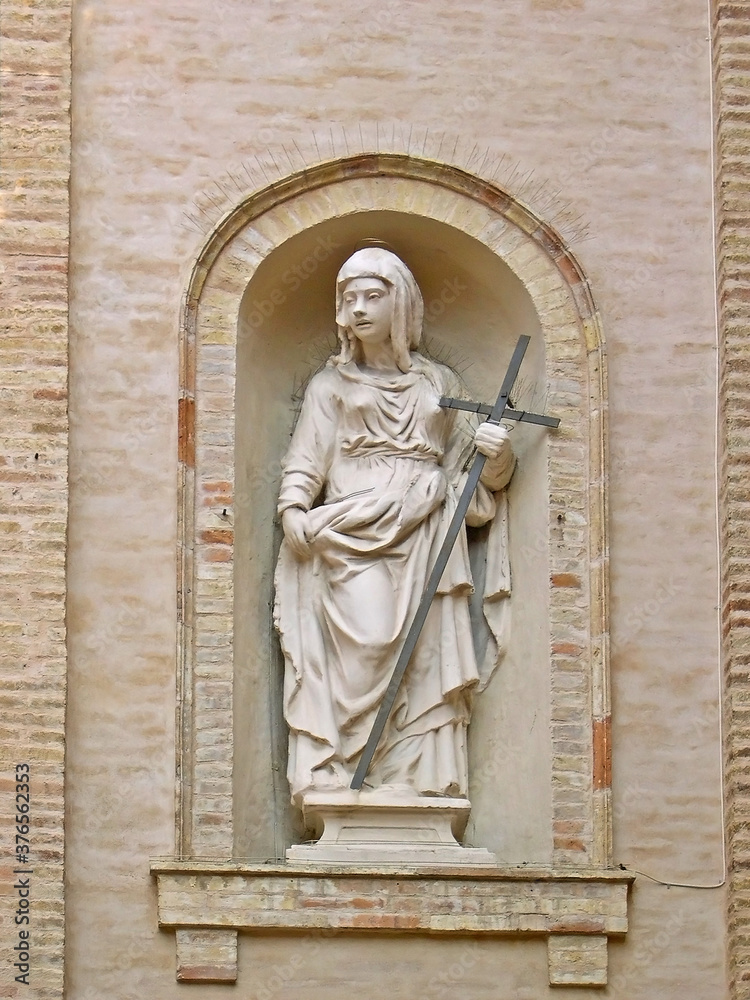 Italy, Marche, Macerata, statue decoration on the Saint George church facade.