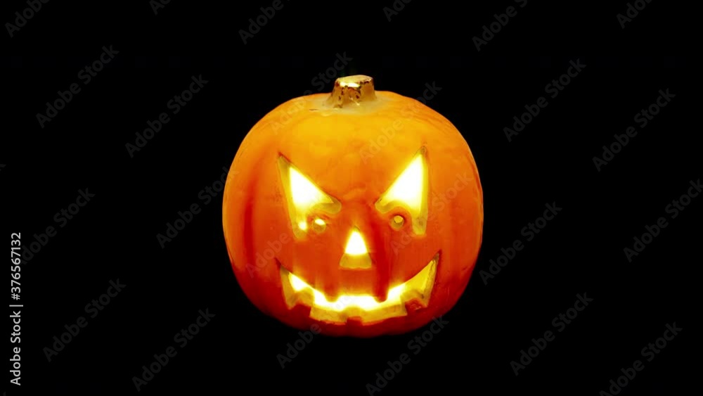 Pumpkin jack o' lantern shining isolated on alpha channel, seamless looping. Halloween background, 4K 60 fps