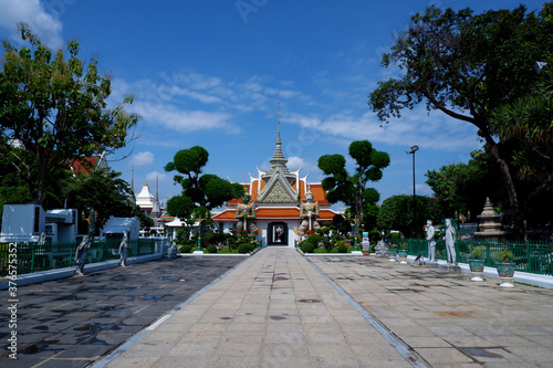 Wat Arun Ratchawaram Ratchaworamawihan gate. 