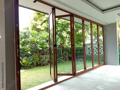 Styles of aluminum glass in the house photo