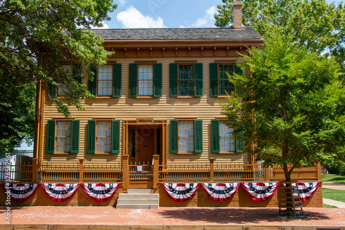 Front view of Abraham Lincoln's home