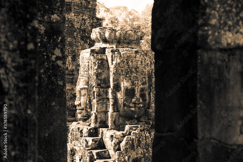 Obraz premium The sacred faces of the ancient kings of Cambodia in the Bayon temple of the Angkor complex