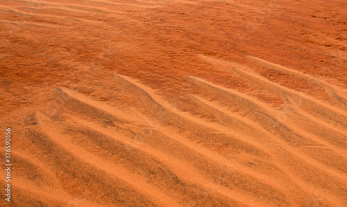 The sand pattern on desert dunes © Igor