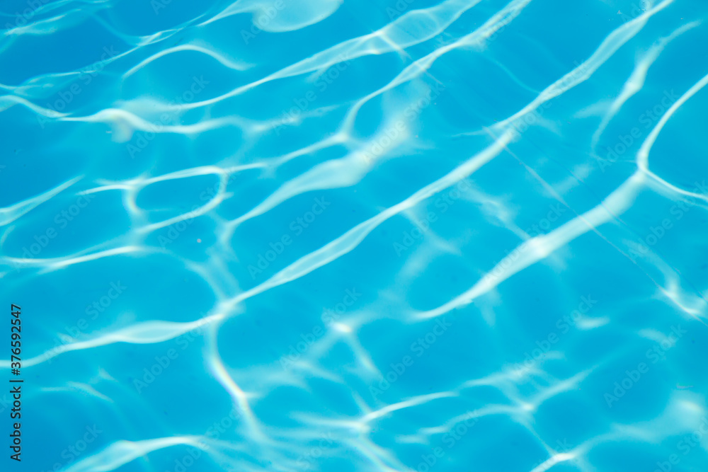 Obraz premium Light reflecting water in the sea