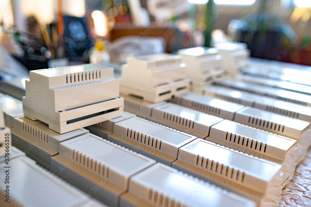 Universal plastic cases for the manufacture of serial radio-electronic products Universal plastic cases for the manufacture of serial radio-electronic products