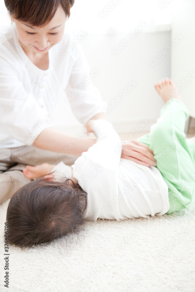 Fototapeta premium 遊ぶ親子