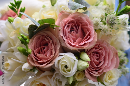 bridal bouquets of natural flowers