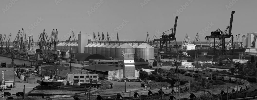 Port trade in grain silos Port trade in grain silos
