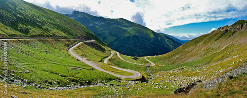 Fototapeta Naklejka Na Ścianę i Meble -  The High-road between the mountains