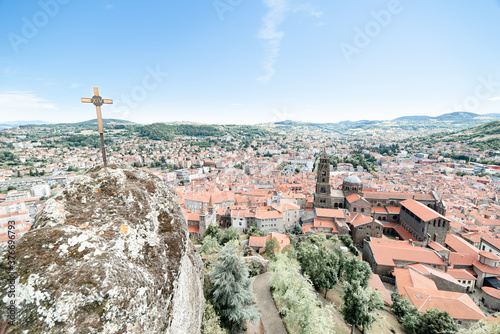 Panorama sur le Puy en Velay depuis le rocher de notre Dame de France