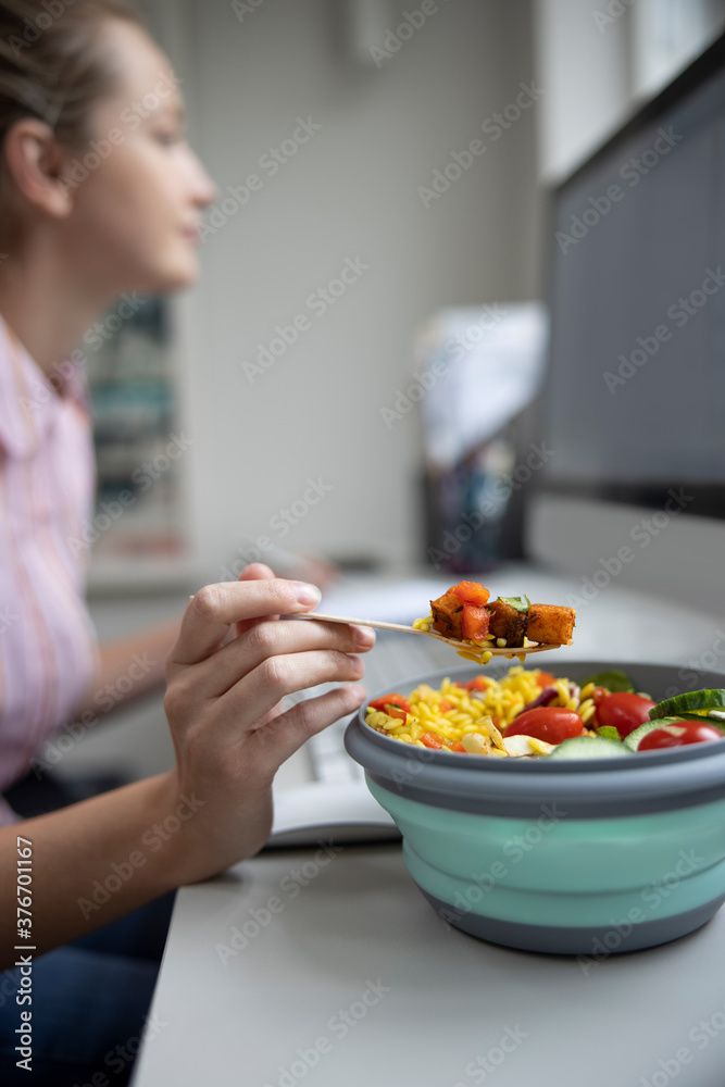 Female Worker In Office Having Healthy Vegan Lunch At Desk Female Worker In Office Having Healthy Vegan Lunch At Desk