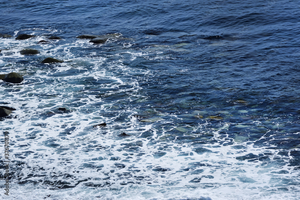 Naklejka premium 静かに波が立つ海面のイメージ 03