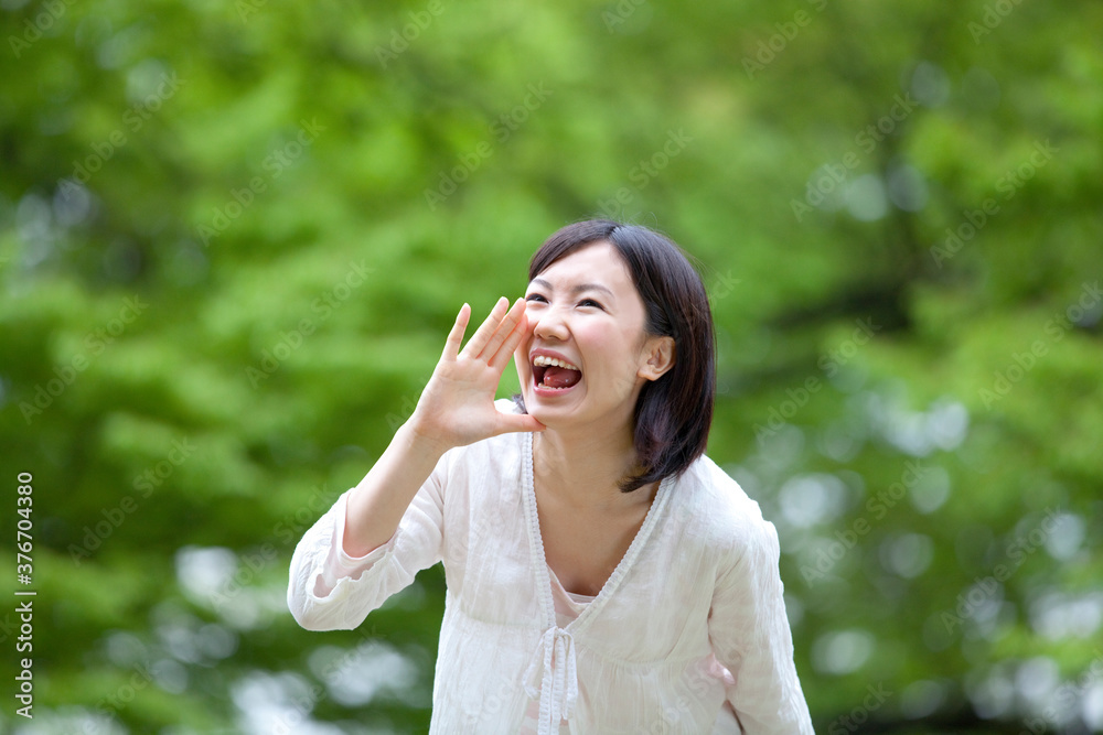 叫ぶ女性 叫ぶ女性