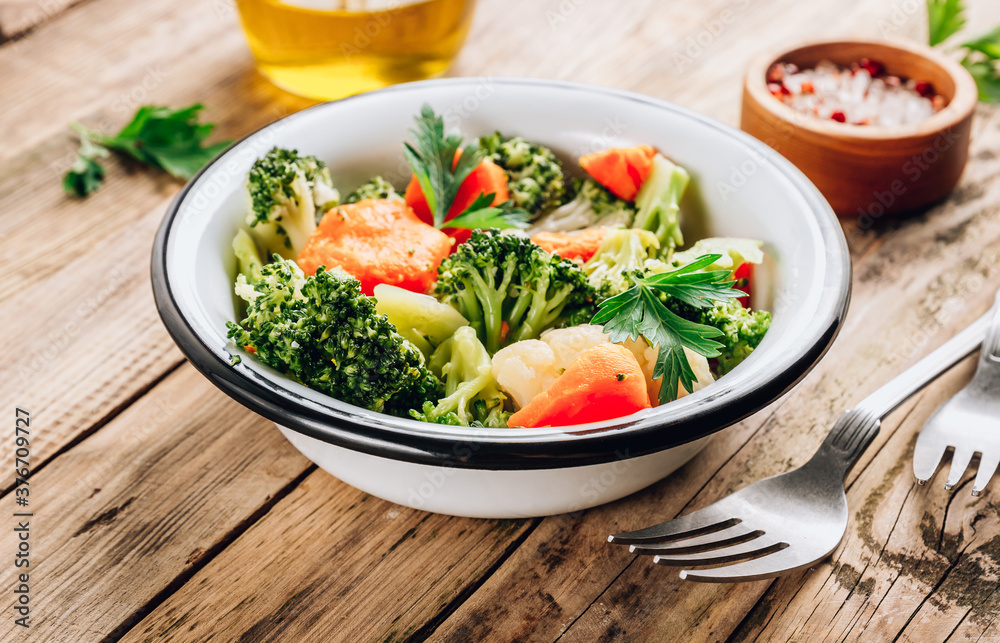 Steamed vegetables - broccoli, carrot and cauliflower Steamed vegetables - broccoli, carrot and cauliflower