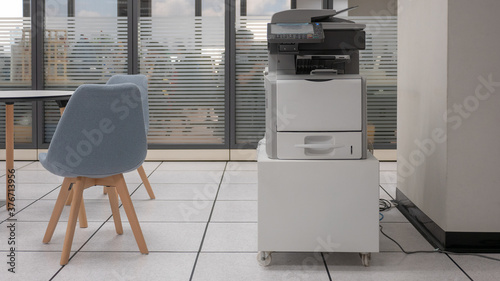 Fotografie multifunction laser printer in office