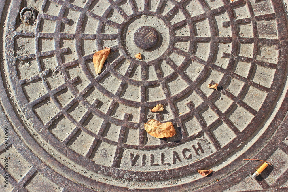 Kanaldeckel mit der Aufschrift Villach Kanaldeckel mit der Aufschrift Villach