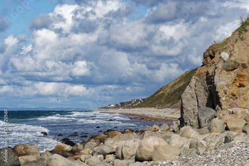 Steilküste bei Rågeleje mit Blick nach Gilleleje im Hintergrund die Küste von Schweden, Seeland, Dänemark