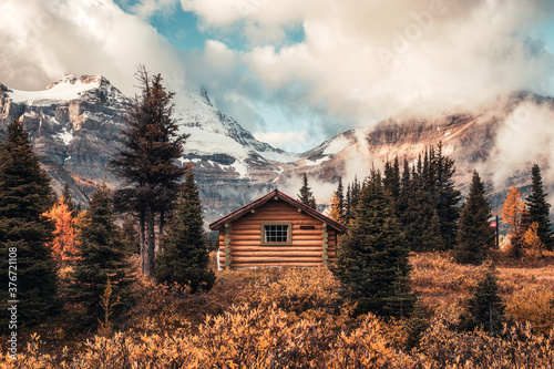 Obraz na płótnie Wooden hut with Assiniboine mountain in autumn forest at provincial park