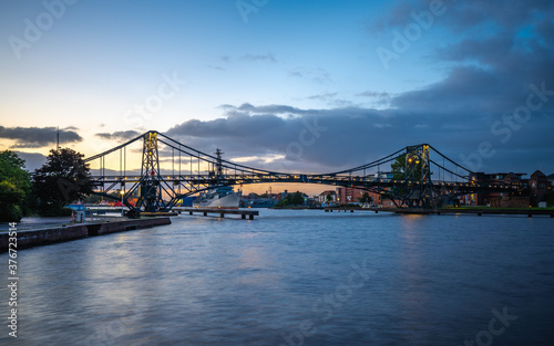 Kaiser-Wilhelm-Brücke in Wilhelmshaven, Dämmerung und Sonnenaufgang © Michael