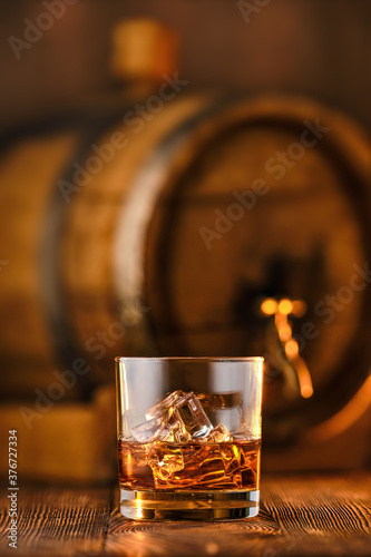 Fotografía Glass of whiskey with ice